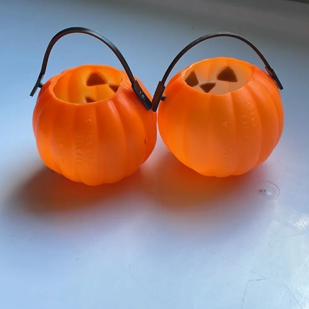 2 small Halloween Jack O Lantern treat holders,‎ party favors, or decorations
